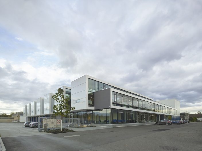 Headquarter Chemoform, Aussenansicht Neubau Verwaltung, Lager und Logistik