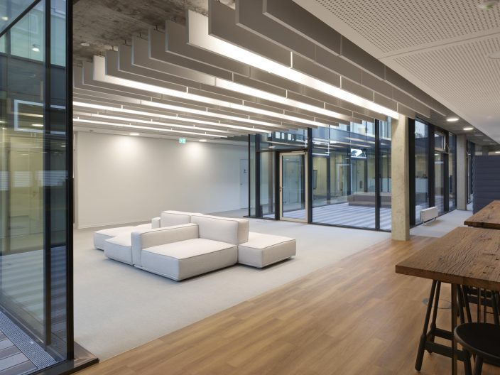 Headquarter Chemoform, Innenperspektive Wartezone