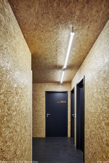 Wertstoffhof Morgenstelle, Bürobereich mit OSB Wandverkleidung
