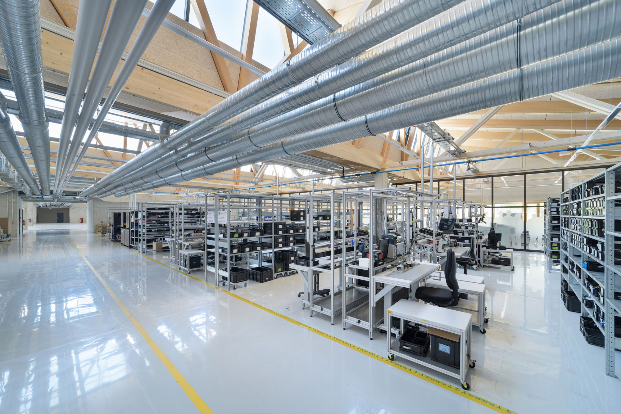 Innenperspektive Produktionshalle der Erweiterung Werk II Fa. elobau Leutkirch
