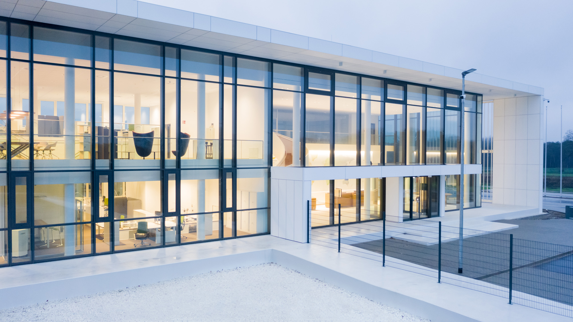 Außenperspektive Fassadentransparenz bietet Einblick in das HARTING European Distribution Center