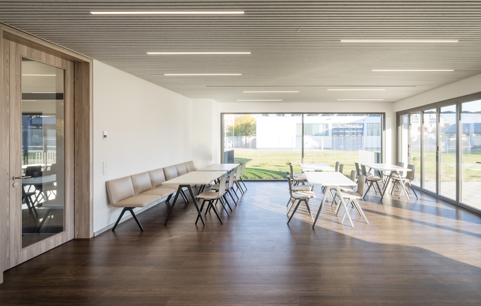 Innenperspektive Cafeteria im Neubau der Firma PLC2 Design