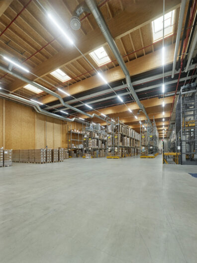Innenperspektive des Lagers des Neubau des Produktionsstandorts für BRITA in Bad Camberg