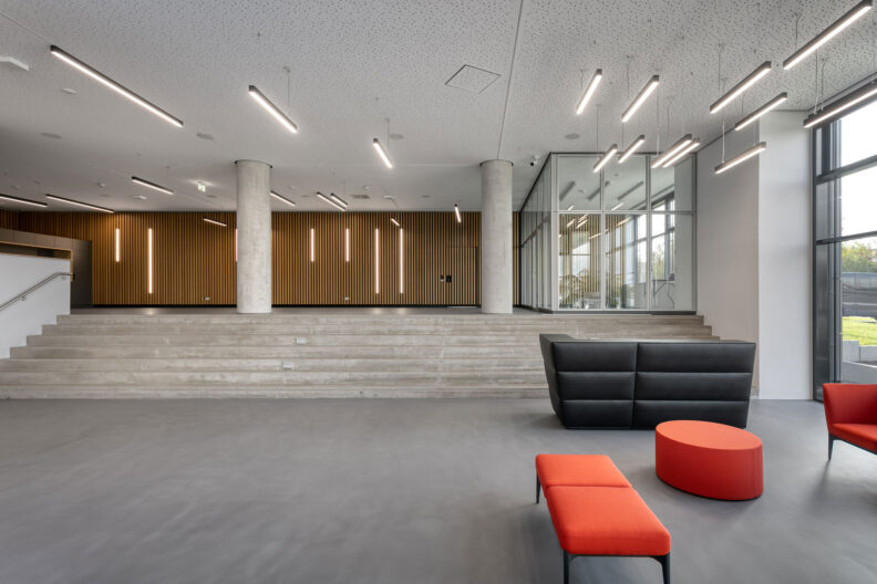 Innenperspektive Lobby WIBU IT Campus: WIBU Hauptquartier und House of IT-Security